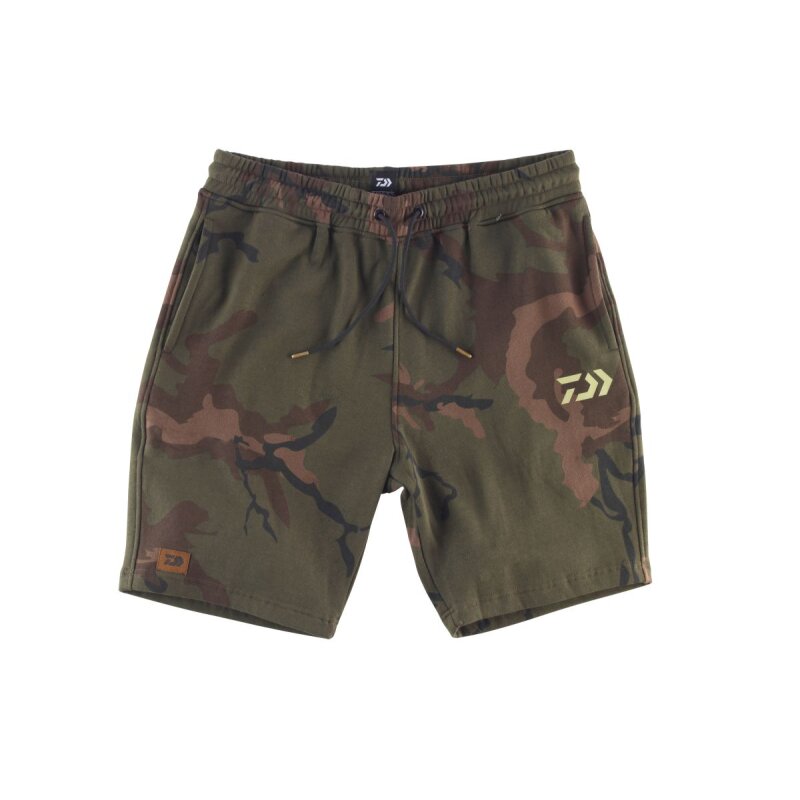 DAIWA Carp Camo Joggers Shorts M in camo green with elastic waistband, drawstrings, and subtle branding. Ideal for outdoor and casual wear.