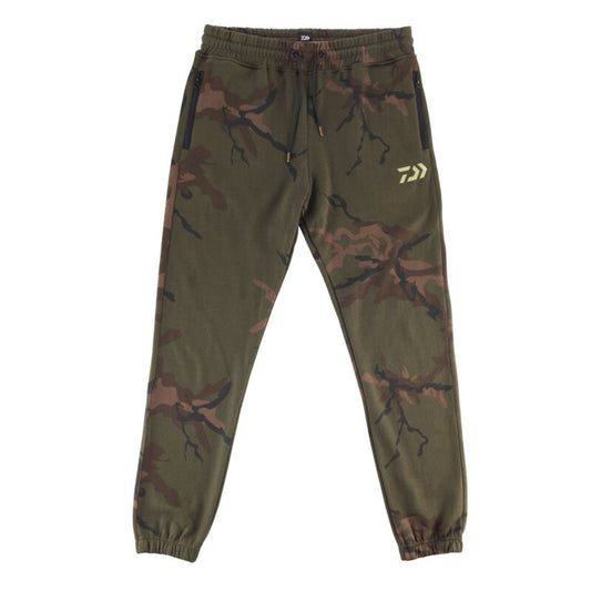 DAIWA Carp Camo Joggers XL in green camo pattern with elastic waistband, zippered pockets, and tapered cuffs, ideal for outdoor activities.